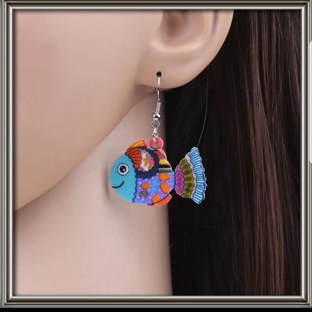 Bright Fish Earrings - Picture 2 of 3
